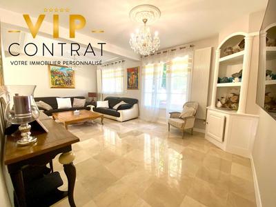 Demeure - 264 m² - 9 pièces