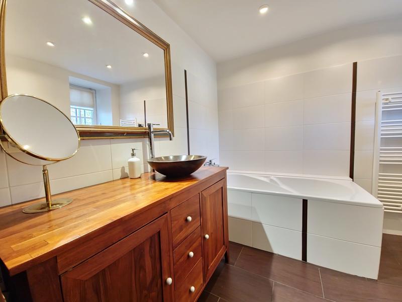 Maison - 547 m² - 9 pièces