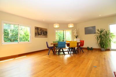 Maison - 242 m² - 7 pièces