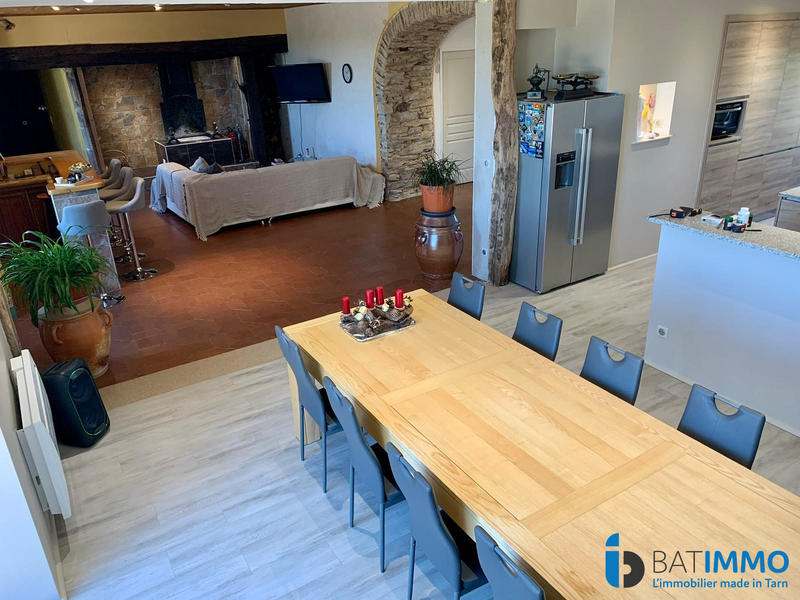 Maison - 820 m² - 18 pièces