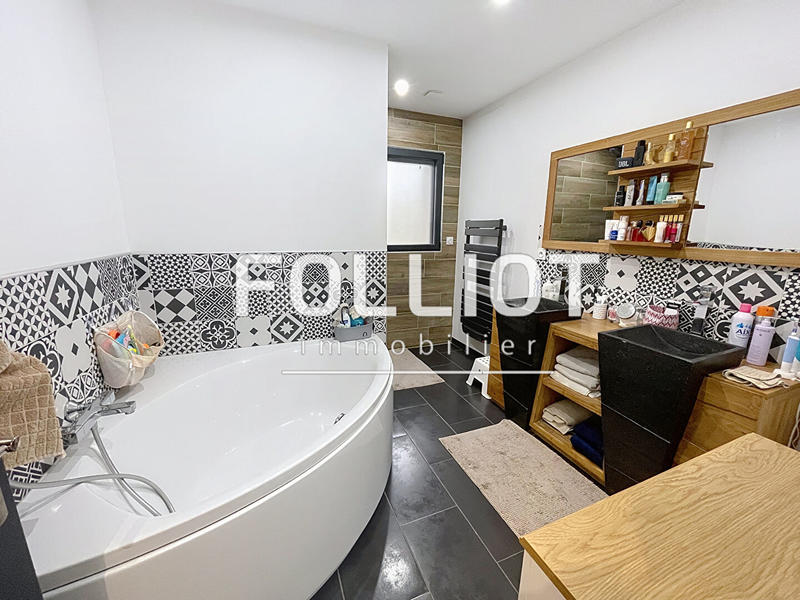 Maison - 143 m² - 6 pièces