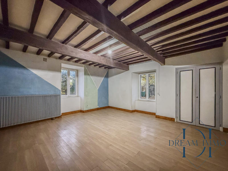 Maison - 230 m² - 7 pièces