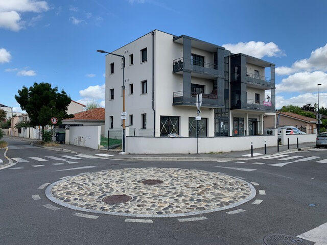 Local commercial - 75 m² - 2 pièces