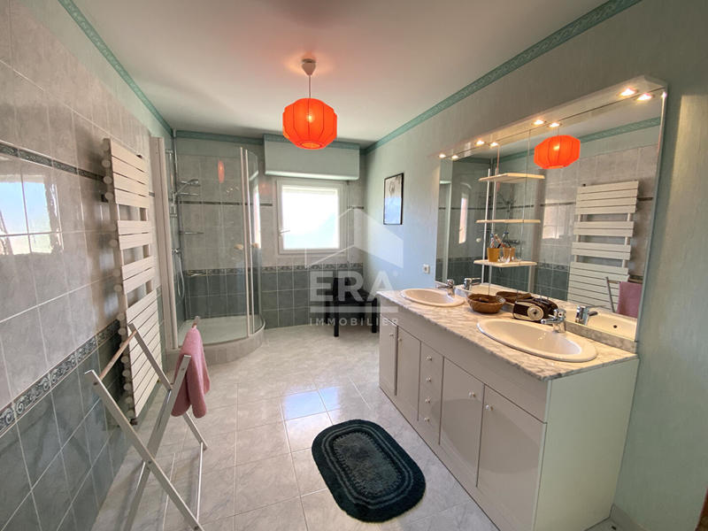 Maison - 207 m² - 9 pièces