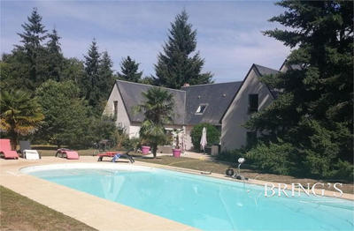 Maison traditionnelle - 350 m² - 10 pièces