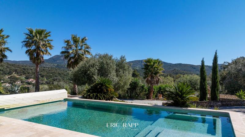 Villa - 247 m² - 6 pièces