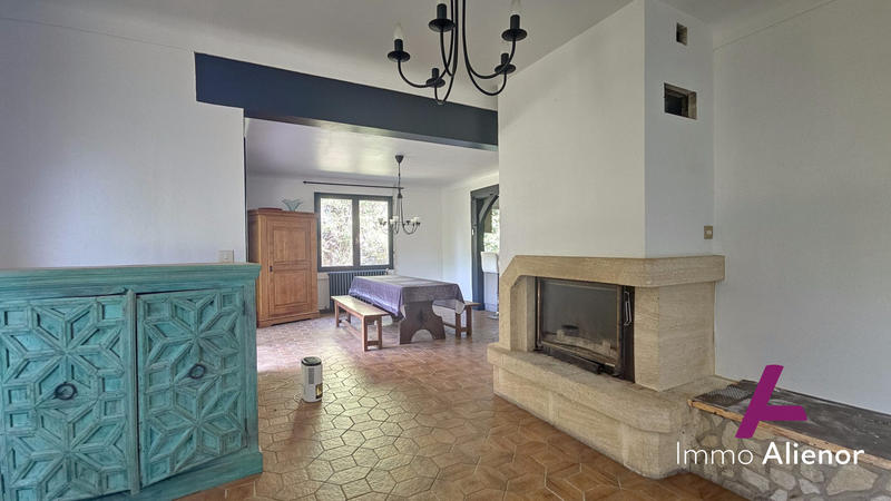 Maison - 215 m² - 9 pièces