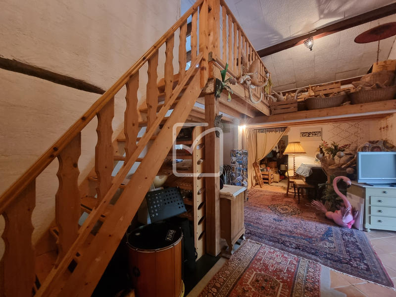 Propriété - 215 m² - 9 pièces