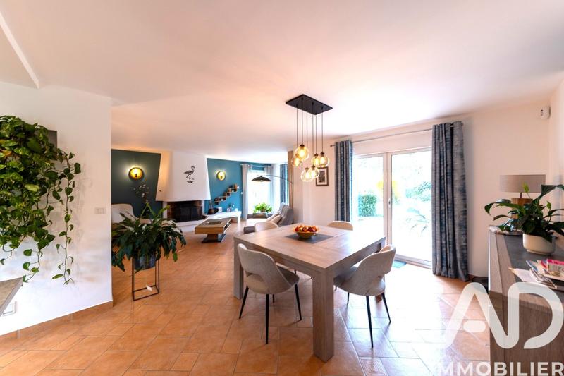 Maison - 264 m² - 9 pièces