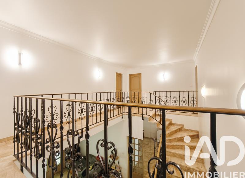 Maison - 303 m² - 9 pièces