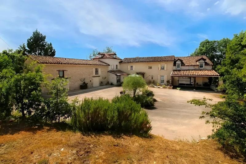 Propriété - 1 m² - 11 pièces