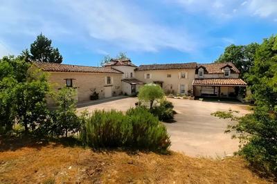 Propriété - 1 m² - 11 pièces