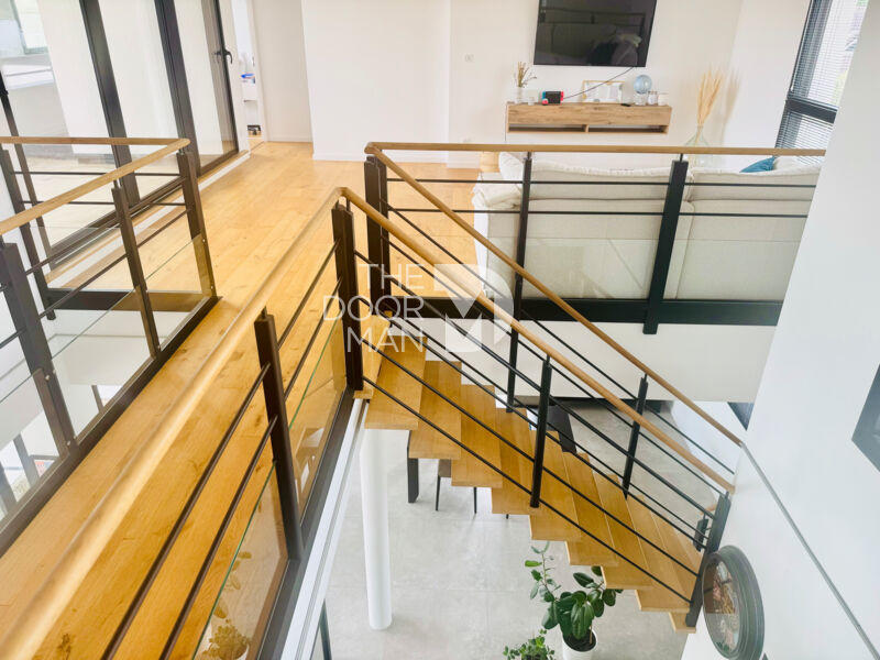 Maison - 214 m² - 6 pièces