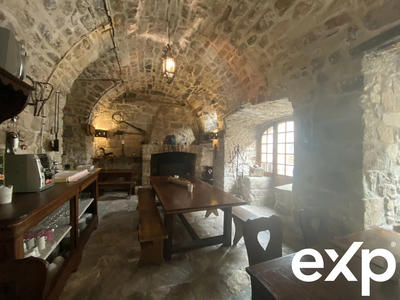 Maison - 301 m² - 11 pièces