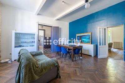 Maison - 300 m² - 8 pièces