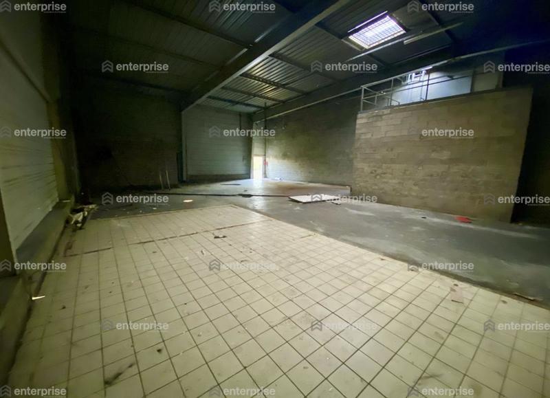 Entrepôt - 450 m²