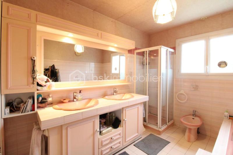 Maison - 185 m² - 7 pièces