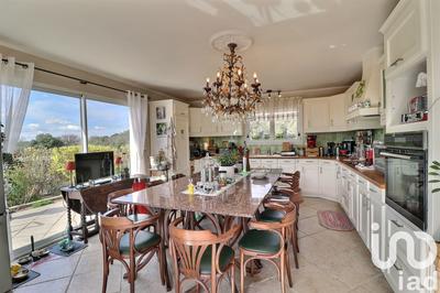 Maison - 196 m² - 7 pièces