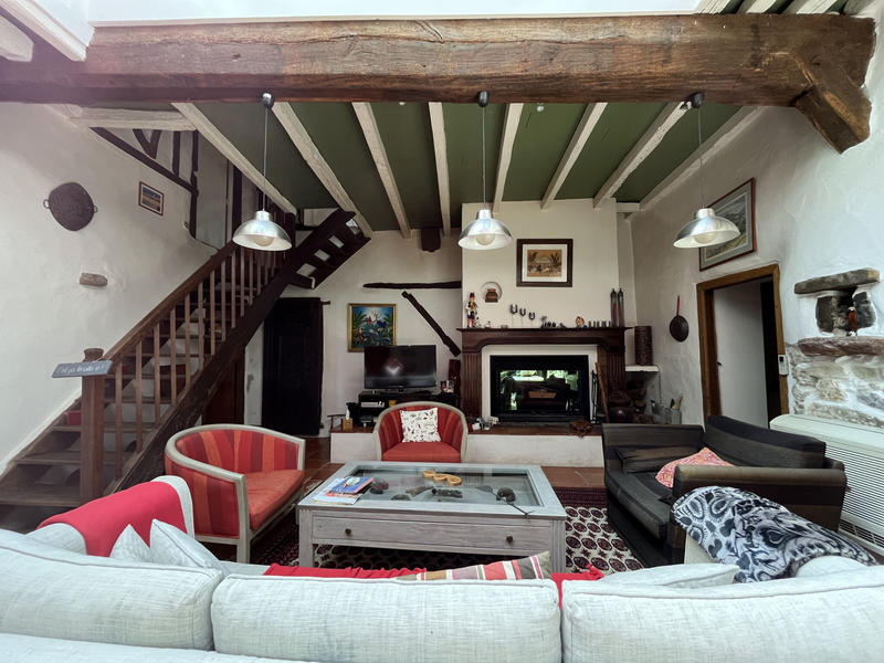 Maison - 325 m² - 11 pièces