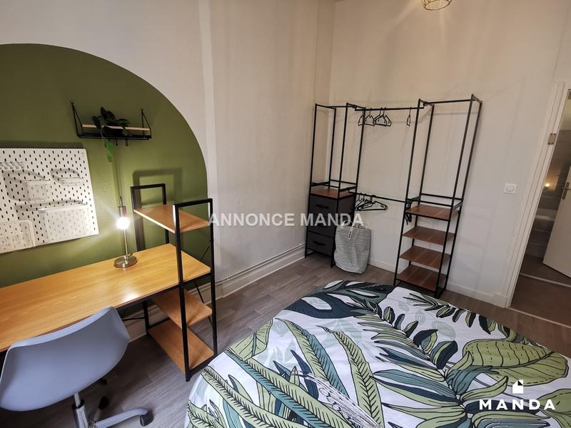 Chambre - 11 m² - 5 pièces