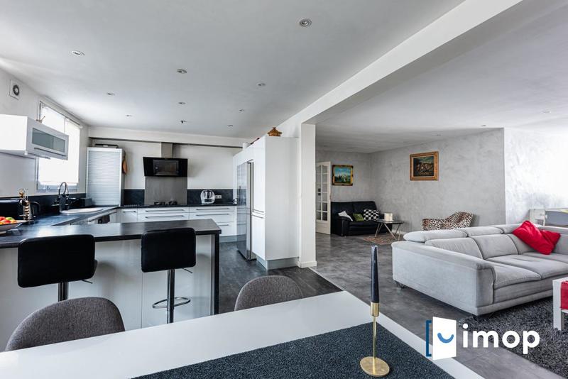 Maison - 220 m² - 8 pièces