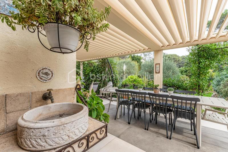 Maison - 250 m² - 10 pièces