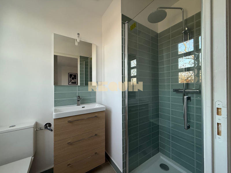 Maison - 230 m² - 9 pièces