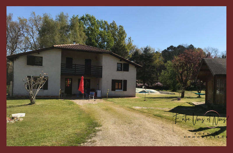 Maison traditionnelle - 189 m² - 6 pièces