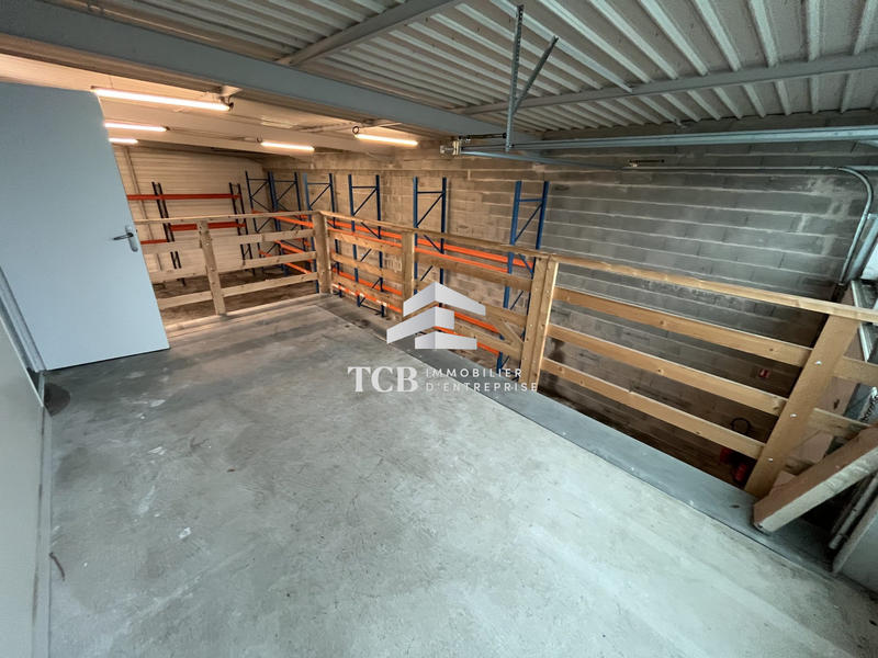 Local d'activités - 334 m²