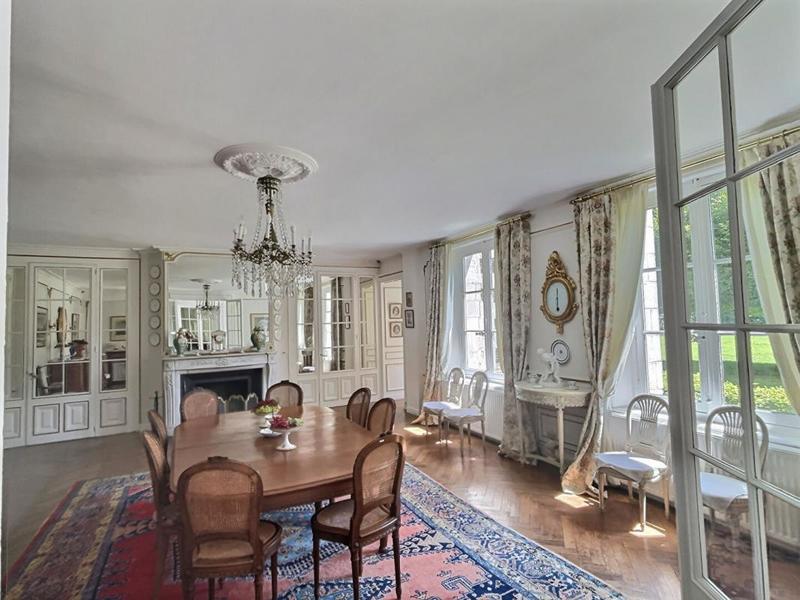 Château - 926 m² - 25 pièces