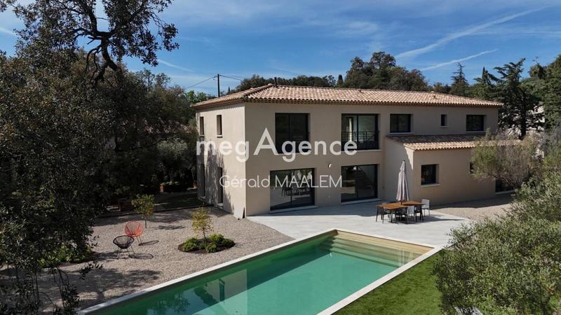 Villa - 243 m² - 7 pièces