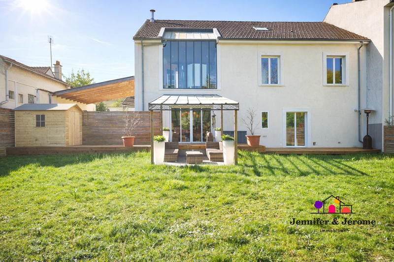 Maison - 267 m² - 9 pièces