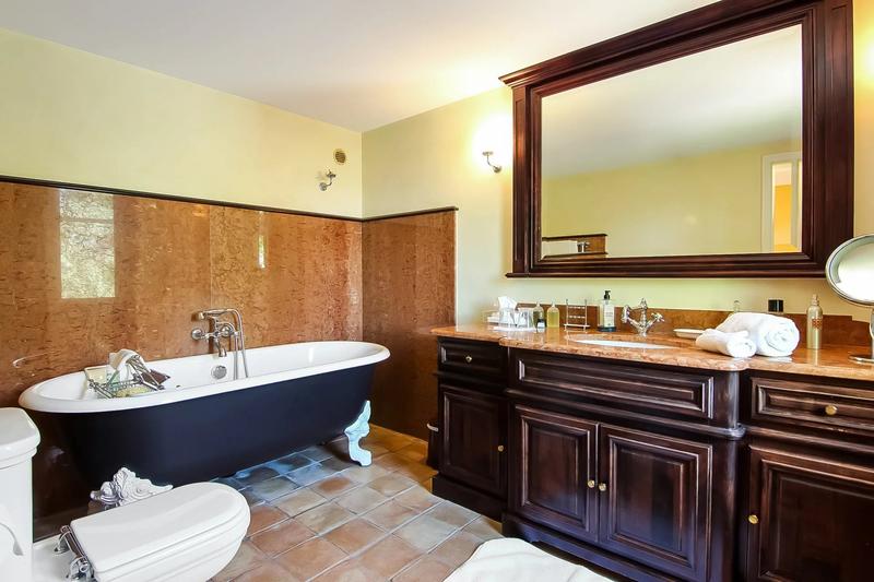 Maison - 368 m² - 10 pièces