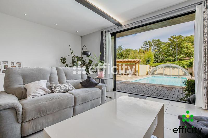 Demeure - 338 m² - 7 pièces