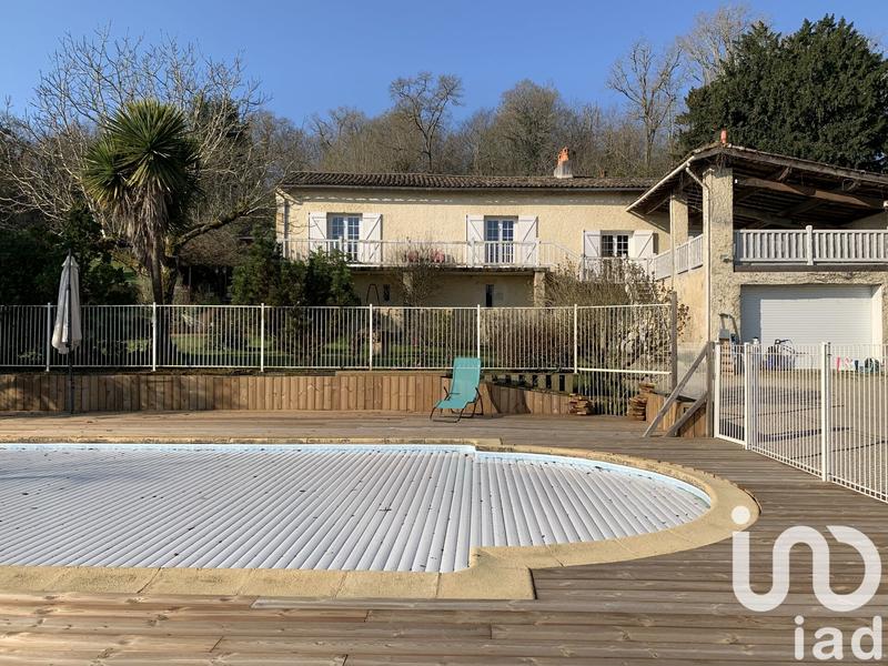 Maison - 260 m² - 8 pièces