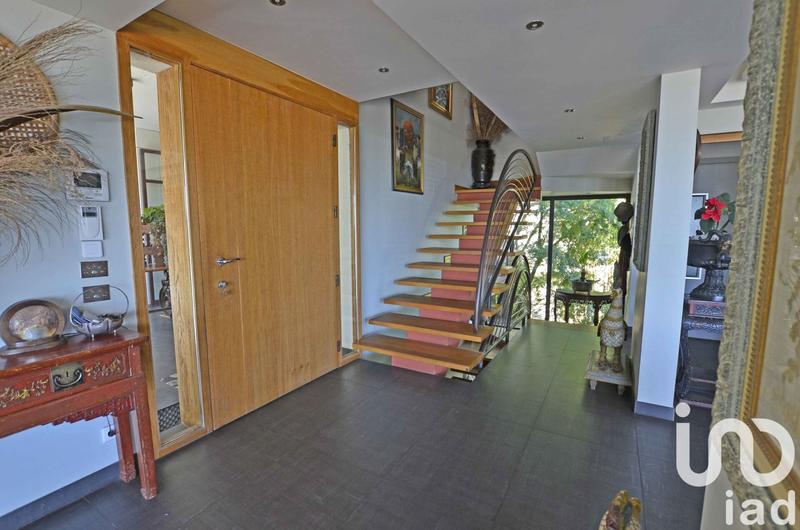 Maison de maîtres - 300 m² - 8 pièces