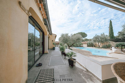 Villa - 180 m² - 5 pièces