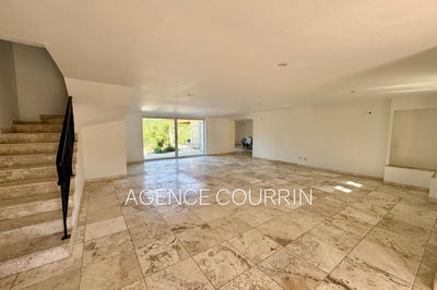 Maison - 205 m² - 5 pièces