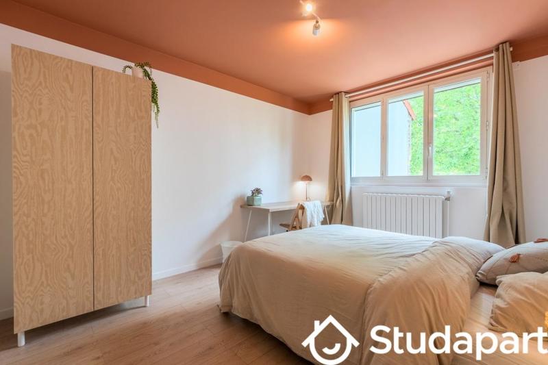 Chambre - 11 m² - 1 pièce