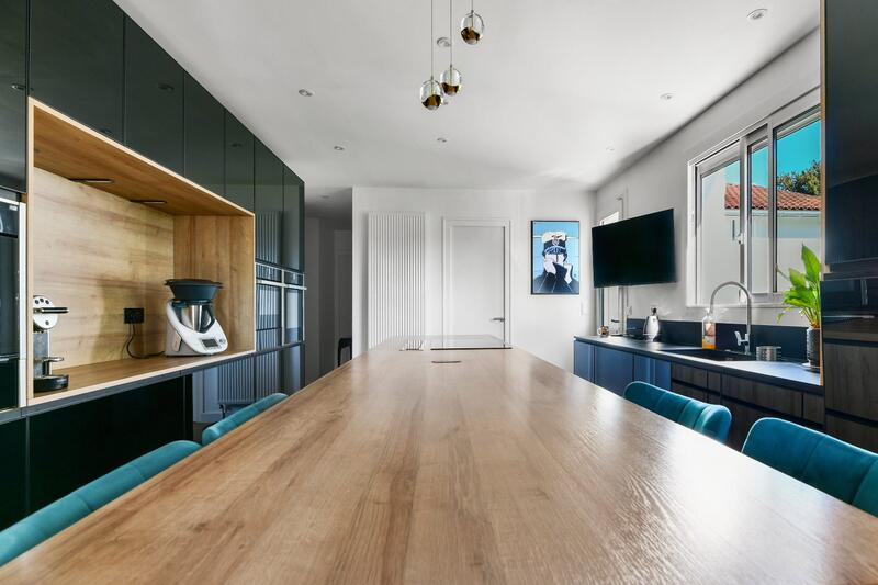 Maison - 370 m² - 11 pièces