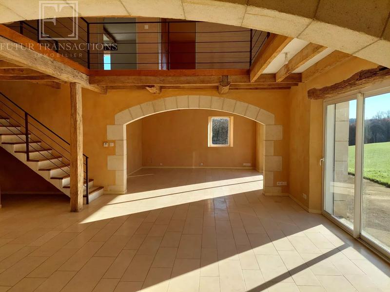 Maison - 200 m² - 5 pièces