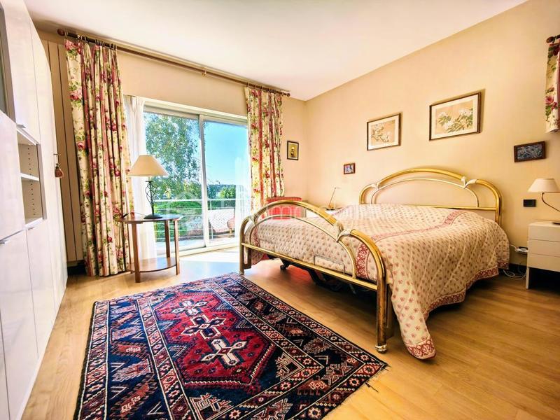 Demeure - 181 m² - 8 pièces