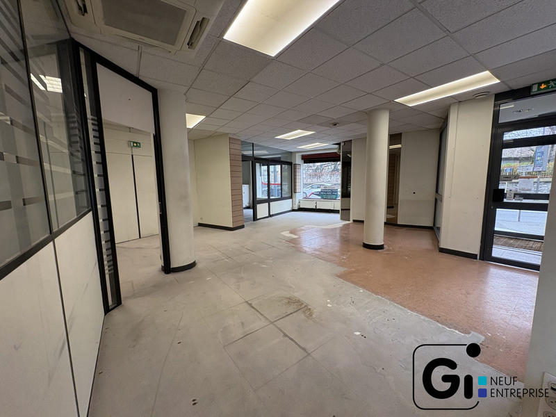 Local commercial - 90 m² - 4 pièces