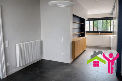 Maison - 230 m² - 6 pièces