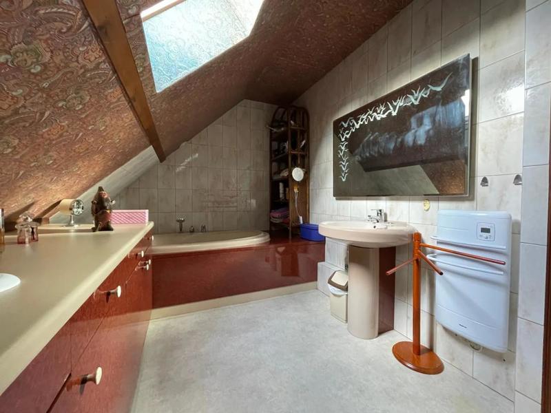 Maison - 205 m² - 7 pièces