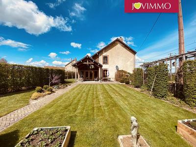 Maison - 250 m² - 9 pièces