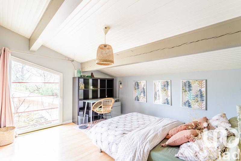 Maison - 218 m² - 7 pièces