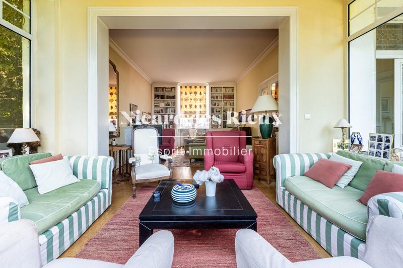 Maison - 236 m² - 10 pièces