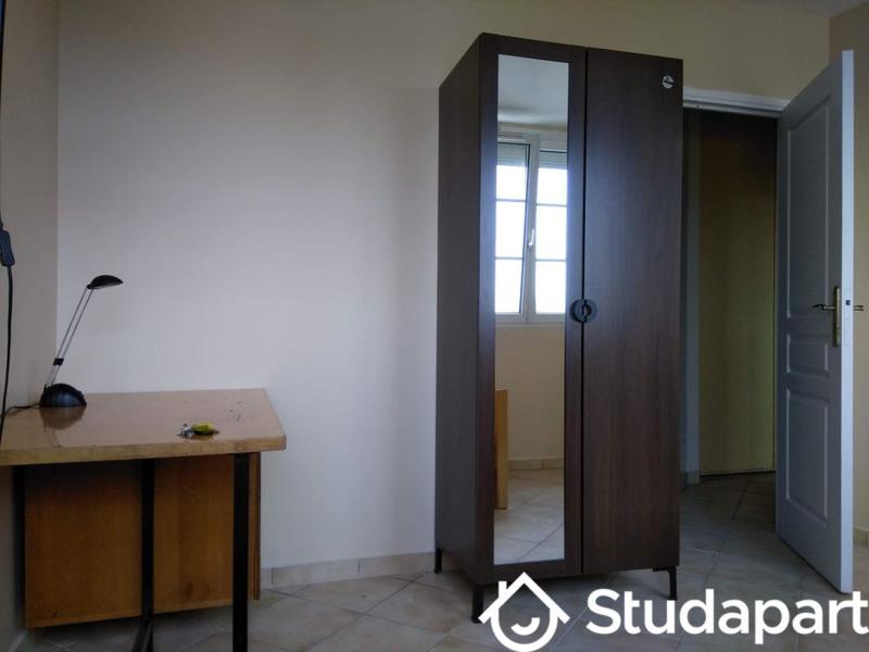 Chambre - 11 m² - 1 pièce