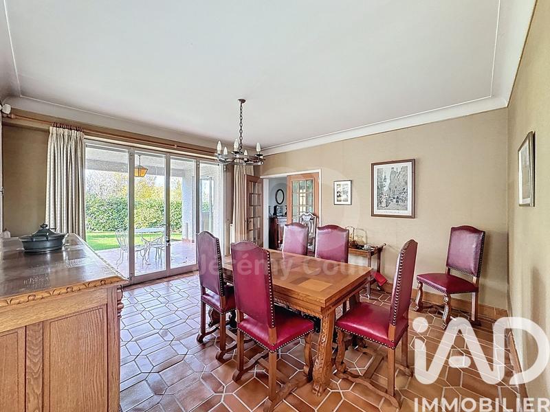 Maison - 239 m² - 9 pièces